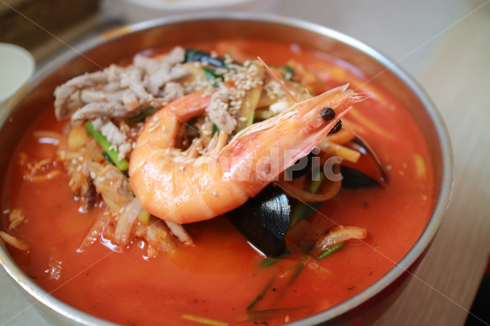 food,음식,dish,요리,meal,식사,bowl,사발,해물,seafood,새우,짜장면,짬뽕,중국음식,중화요리,중국집,중식