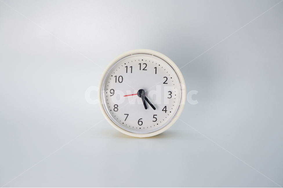 시계,탁상시계,숫자,시간,분,초,시각,동그란,디자인,오브젝트,타이머,알람,배경,원형,다이얼,비즈니스,모던,사인,표시,사무실,블랙,검정,화살표,사물,물건,오브젝트,thing,object,matter,누끼,remove background