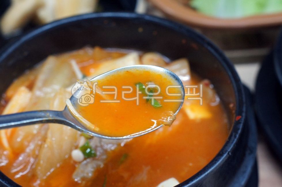 김치찌개,kimchistew,김치전골,kimchijjigae,spicystew,porkstew,meatstew,돼지김치찌개