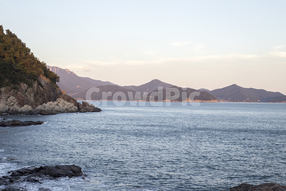 남해바다,절벽,해안선,namhaesea,경치,풍경,자연,풍경,nature,landscape,한국자연풍경,한국자연경관,korea nature landscape,promontory,곶,land,땅,outdoors,옥외,ocean,대양,sea,바다,water,물,shoreline