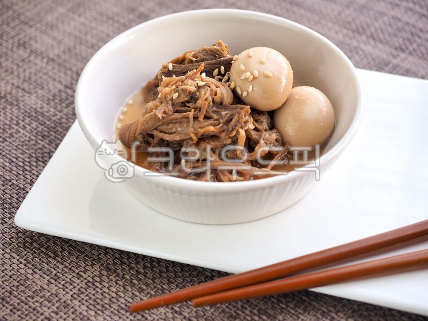 소고기,소고기장조림,장조림,한식,아시아음식,한국음식,밑반찬,간장조림,반찬,단백질,소고기간장조림,쇠고기,음식,저녁식사,고기,소스,간장,배경,식사,요리,소고기요리,beefstew,jangjorim,asianfood,koreanfood,sidedish,protein,beefsoysauce,beef,food,dinner,meat,sauce,soysauce,background,meal,cooking,beefdish,메추리알,quaileggs