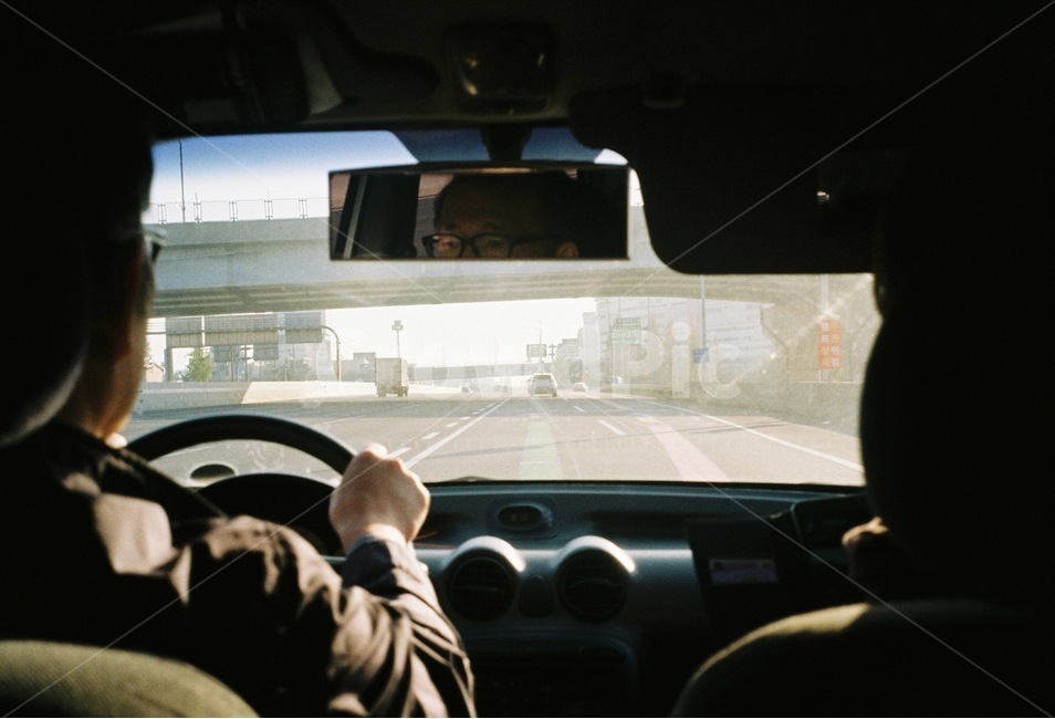 사람,운전,차량,교통,가족,human,person,vehicle,driving,driver,transportation,교통,교통수단,traffic,transportation
