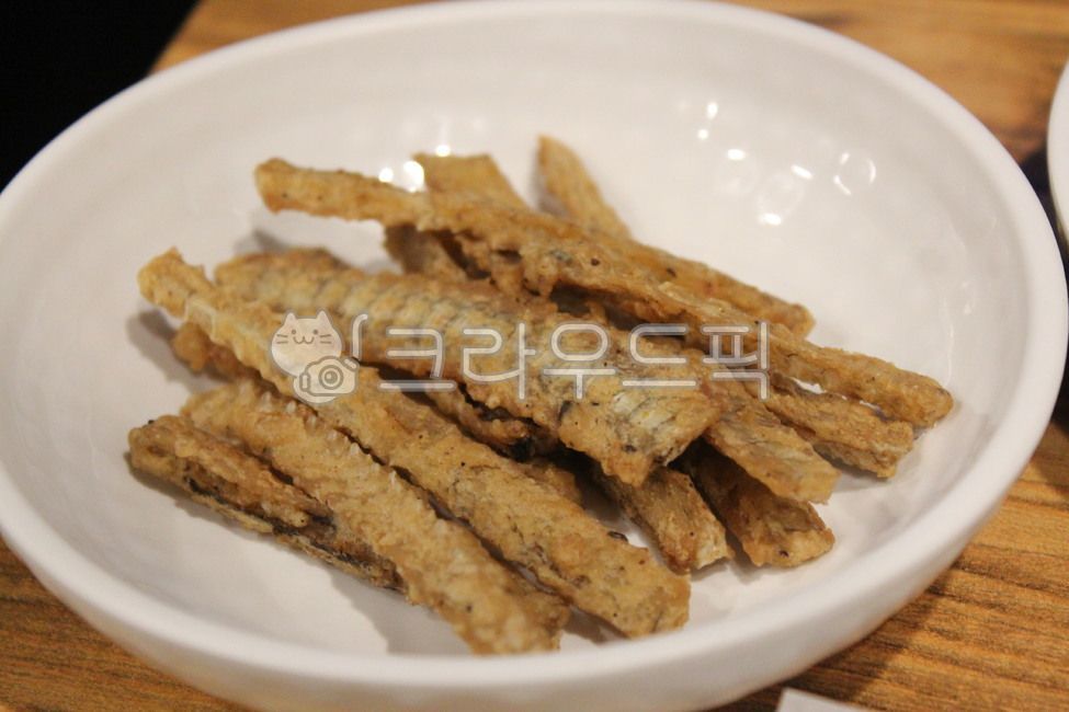 장어뼈,뼈,튀김,장어뼈튀김,한식,소금구이,구이,건강식,비싼,고급,보양식,자연,자연식,food,음식,식당