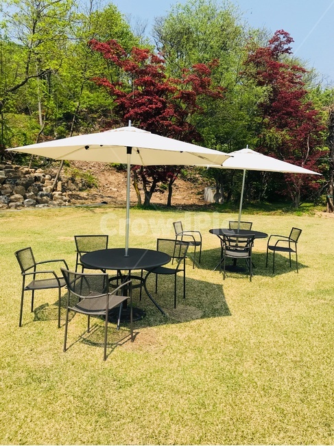 잔디밭,야외,테이블,파라솔,의자,자연,휴식,여유,공간,휴식,힐링,rest,relaxation,healing