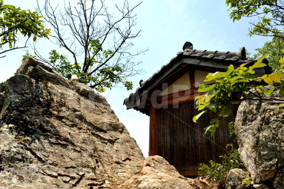 산속외딴집,등산,홍천,팔봉산,산,자연,풍경,nature,landscape,한국자연풍경,한국자연경관,korea nature landscape,한국전통,한국문화,korean traditional,korean culture,건축물,건물외관,exterior,building,structure,architecture,construction,outdoors,옥외,건물,housing,주택