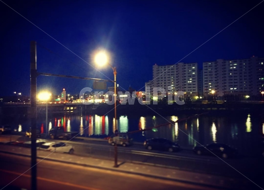 감성,감성사진,느낌,호수,도로,가로등,아파트,하늘,밤,night,sky,야경,밤,풍경,nightscape,night,landscape,도시,city,vehicle,차량,automobile,자동차,car,차,transportation,교통,lighting,조명