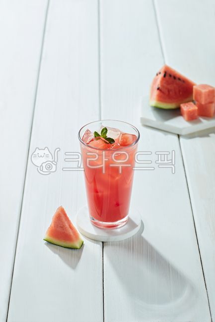 smoothie,glass,fruit juice,juice,drink,Cafe image,watermelon juice,Cafe Menu,beverage,Beverage image,Plating,Emotion,cafe drinks,Directed shot,glass cup