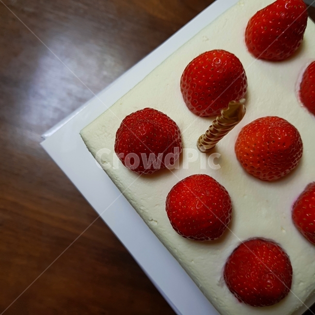 케이크,딸기케이크,생일,디저트,음식,딸기,빨강,치즈케이크,빵,red,cake,dessert,strawverry,기념일,축하,anniversary,congratulation,celebrate,celebration,디저트,간식,후식,dessert,snack