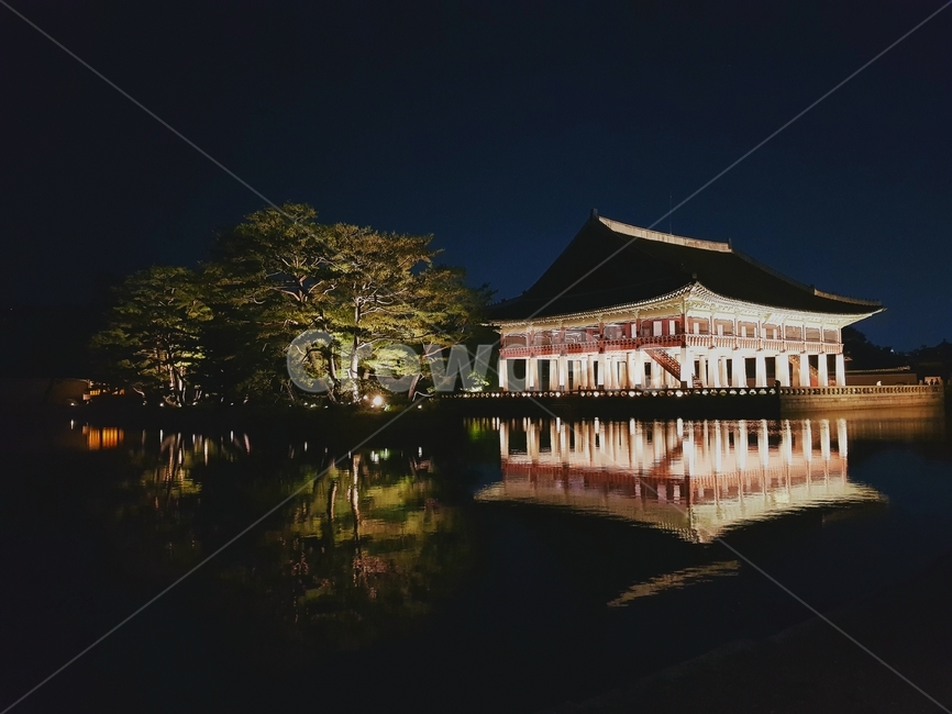 한국,궁궐,문화재,건축물,전통,풍경,감성,유산,기와,조선,한국전통,한국문화,하늘,구름,고궁,외관,서울,수도,korea,palace,landscape,sensitivity,tradition,koreantraditional,koreanculture,extrtior,structure,architecture,building,seoul,야경,밤,풍경,nightscape,night,landscape,한국전통,한국문화,korean traditional,korean culture,랜드마크,landmark,tourist attraction,한국랜드마크,한국관광지,한국명소,korea landmark,korea tourist attraction,건축물,건물외관,exterior,building,structure,architecture,construction,건물