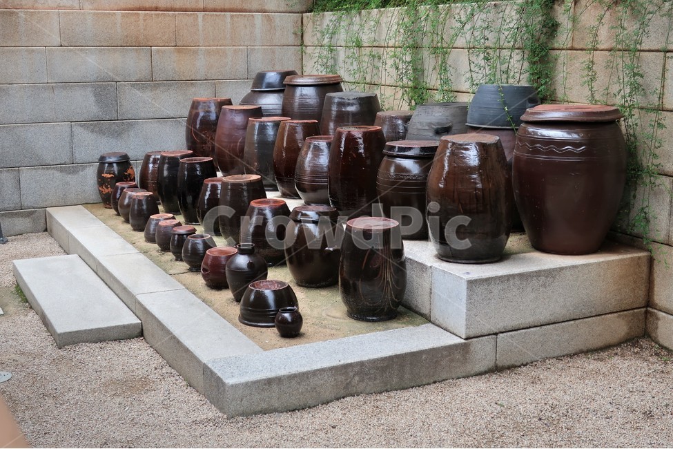 한국,전통,한옥,장독,장독대,축대,된장,고추장,김치,김장,간장,옹기,항아리,뚜껑,숙성,보관,발효,한국전통,한국문화,korean traditional,korean culture