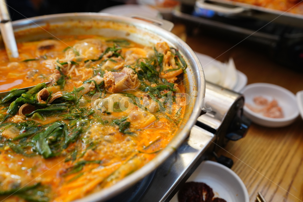 전골,국물,국물요리,요리,순대,순대국,한식,냄비,술안주,식사,먹방,육류,고기,부추,음식,식재료,요리,food,cook,meal,dishes,food reserves,한식,한국음식,한국요리,korean food,korean dishes,korean meal,korean cook
