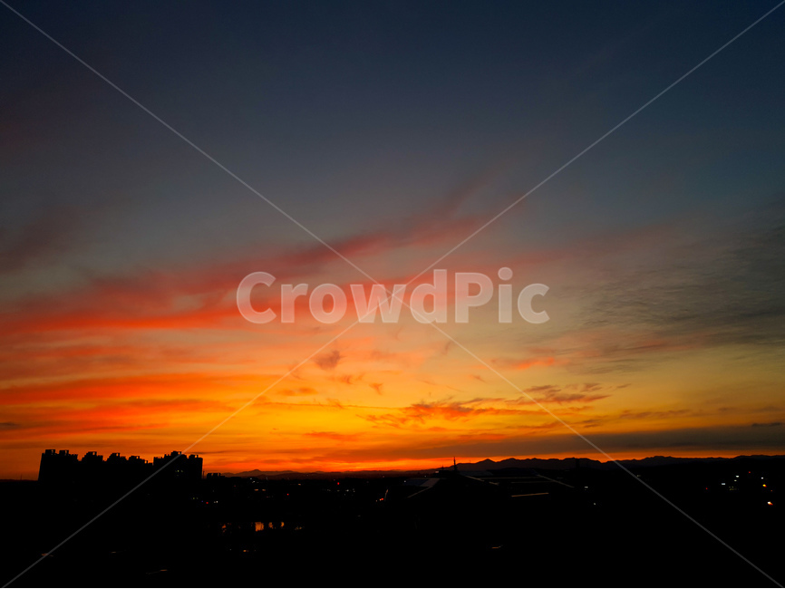 일출,해,구름,풍경,빛,자연,풍경,nature,landscape,도시,city,outdoors,옥외,sky,하늘,dawn,새벽,sunset,일몰,dusk,황혼,red sky,붉은 하늘
