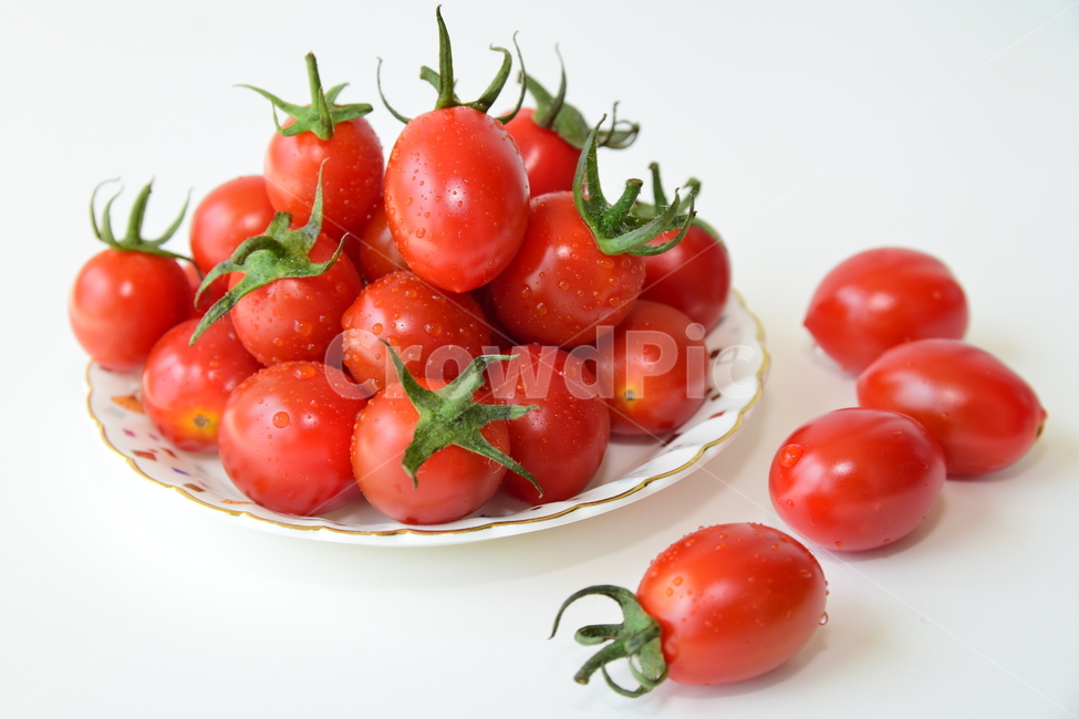 토마토,방울토마토,꼭지,접시,빨강,빨간,잘익은,맛있는,음식,식재료,tomato,red,delicious,food,dessert,디저트,후식,음식,식재료,요리,food,cook,meal,dishes,food reserves,과일,열매,fruit,연출,컨셉,콘셉,direction,concept