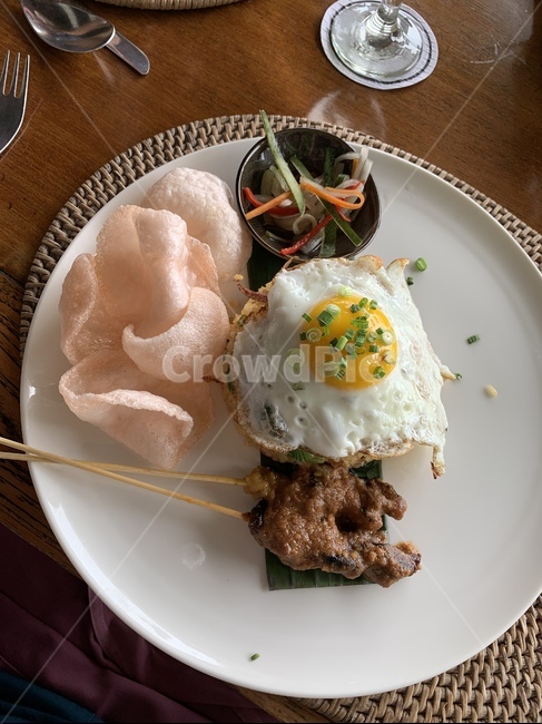 cutlery,주방용칼,fork,포크,meal,식사,food,음식,dish,요리,말레이시아음식,사태,브런치,동남아요리