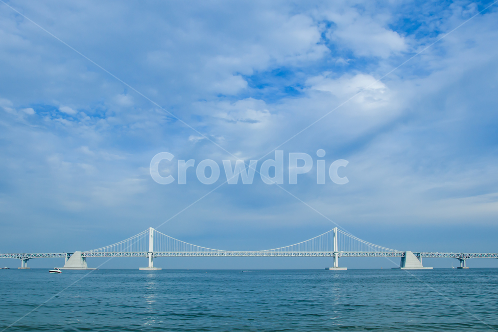 울산대교,다리,구름,하늘,블루,sky,clouds,bridge,자연,풍경,nature,landscape,한국자연풍경,한국자연경관,korea nature landscape,감성,sensible,feeling,색깔,색상,색채,색감,color sense,color sensitivity,feeling of color,building,건물