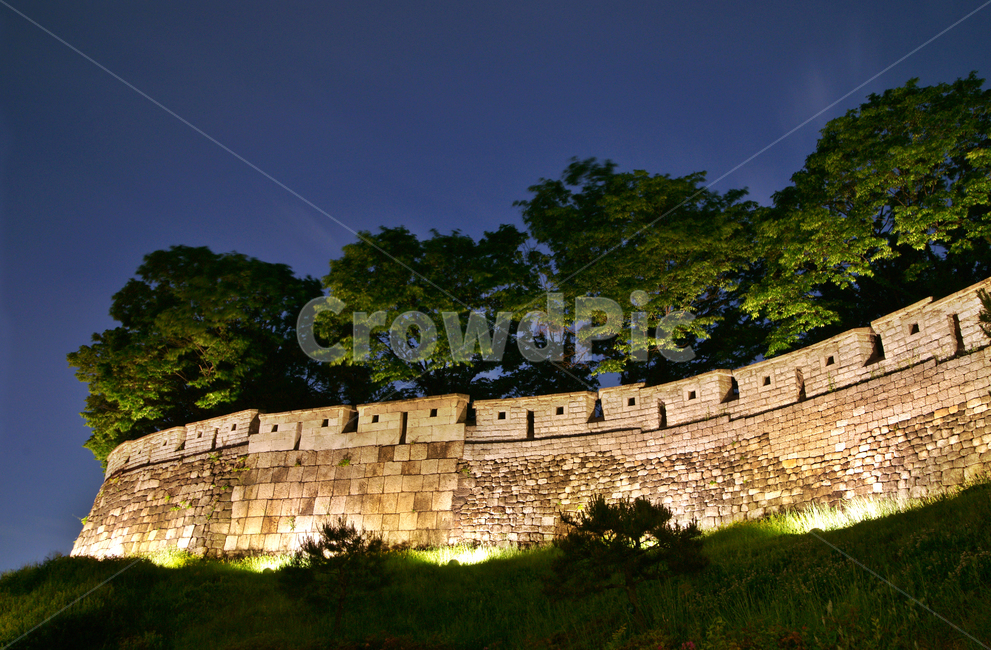 낙산공원,내사산,좌청룡,낙산,성곽,문화유산,풍수지리,방어시설,야경,야경,밤,풍경,nightscape,night,landscape,한국전통,한국문화,korean traditional,korean culture,건축물,건물외관,exterior,building,structure,architecture,construction,castle,성,건물,fort,요새