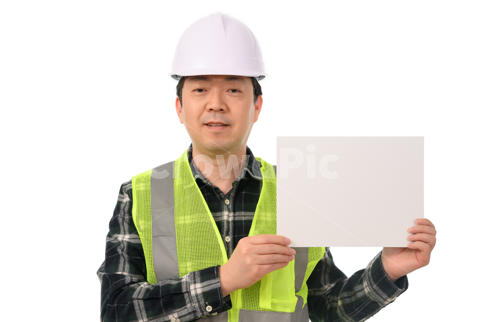 비즈니스맨,남자,직장인,사회인,회사원,1명,1인,한국인,중국인,일본인,아시아인,중년,중장년,비즈니스,사업가,사업,하얀배경,40대,50대,카피스페이스,여백,메세지,메시지,보드,패널,빈칸,공란,빈,광고판,미소,화이트보드,메세지보드,광고,정보,알림,교육,카피스페이스,건설,건축,노동자,안전모,안전모자,현장근로자,근로자,일용직,안전,산업안전,산업재해,예방,인테리어,사람,인물,인간,human,person,산업,industry,industrial,비즈니스,사업,business,service,work,연출,컨셉,콘셉,direction,concept