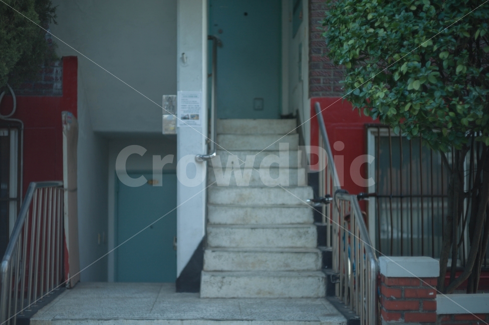 골목,익숙함,추억,집앞,기다림,고백,대문,계단,alley,memory,cozy,stairs,apartment,familiar,frontentrance