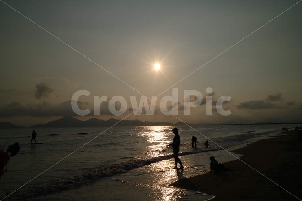 바다,sea,해질녘,석양,sunset,하늘,sky,노을,감성사진,휴가,풍경,view,해수욕장,부산,다대포해수욕장,여행,travle,trip,vacation,구름,clouds,자연,풍경,nature,landscape,여름,계절,summer,season,해변,바다,beach,sea,사람,인물,인간,human,person,flare,플레어,light,빛,sunlight,햇빛,adventure,모험,leisure activities,레저 활동