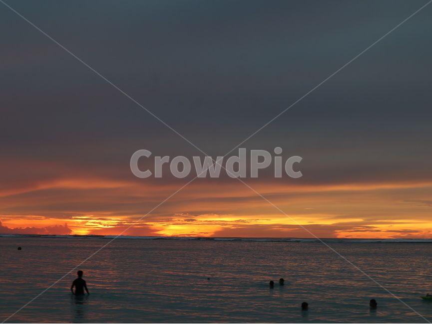 노을,붉은하늘,일몰,자연,사람,sky,nature,투몬비치,괌,자연,풍경,nature,landscape,해변,바다,beach,sea,outdoors,옥외,dawn,새벽,red sky,붉은 하늘,sunset,하늘,dusk,황혼