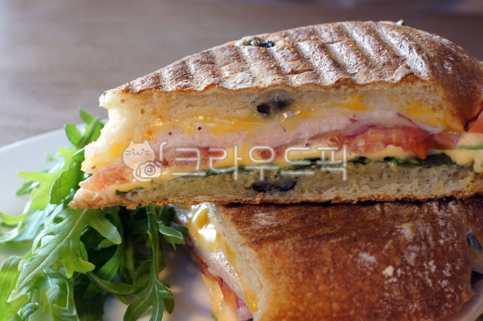 바질치즈파니니,basilpestopanini,바질파니니,panini,파니니,그릴드파니니,grilledpanini,루꼴라,샌드위치,그릴샌드위치,브런치,brunch,디저트,dessert,cafe,카페,카페메뉴,cafemenu