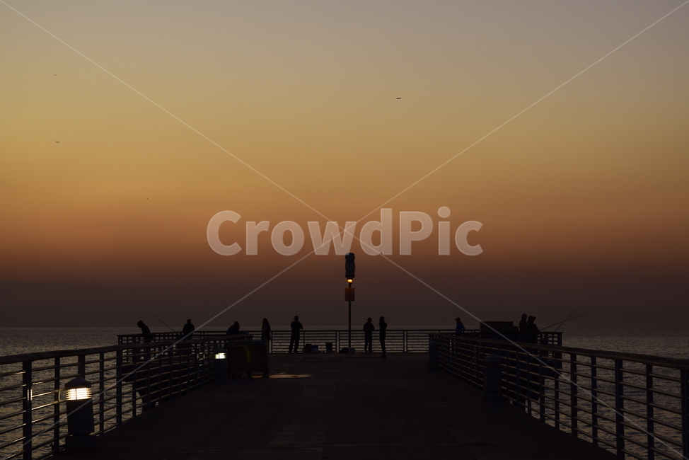 미국,엘에이,la,losangeles,hermosa,바다,해변,beach,자연,풍경,nature,landscape,사람들,대중,군중,other people,crowd,인물실루엣,사람실루엣,character silhouette,human silhouette,water,물,person,사람,human,인간,waterfront,워터 프론트,railing,난간,pier,교각,port,포트,handrail,banister