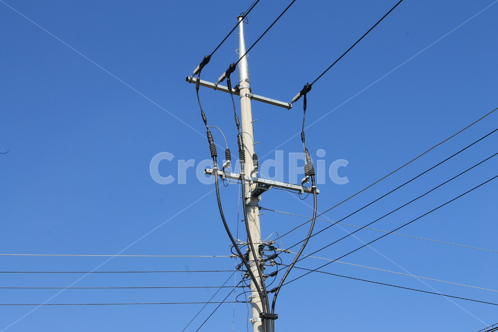전봇대,전신주,전기선,telephonepole,utilitypole,파란하늘,telegraphpole,전력케이블,sky,bluesky,파른하늘,푸른하늘,하늘
