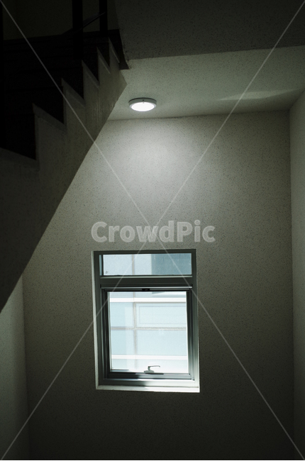 window,창문,building,건물,architecture,건축물,빛,light,햇빛,계단,빌딩,계단통로