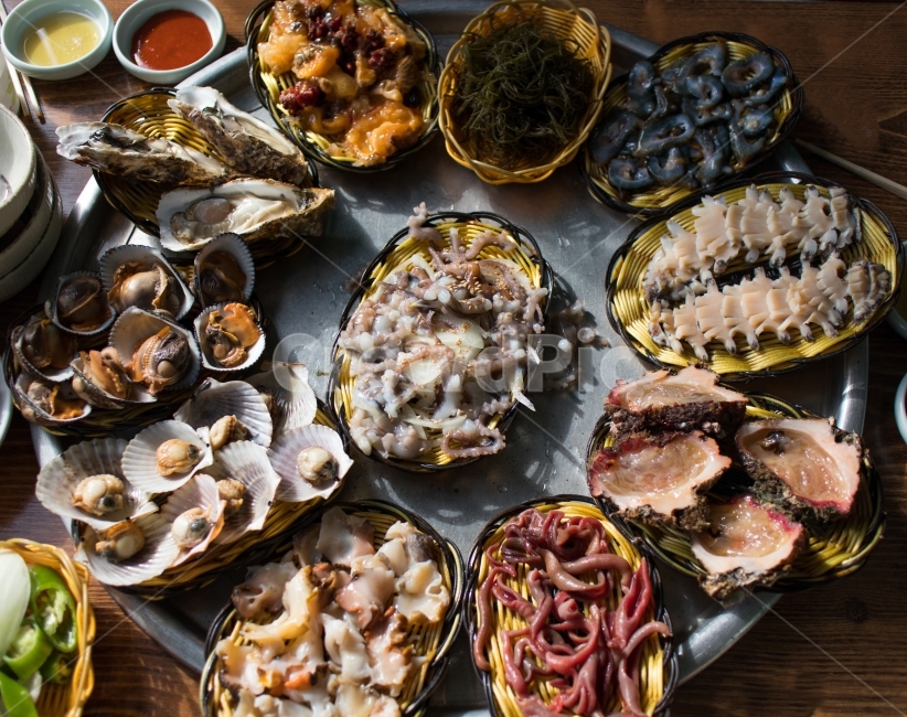 해물,해산물,부산,기장,연화리,신선한,낙지,해삼,돌멍게,멍게,전복,가리비,피조개,석화,뿔소라,개불,자연산,바다,포장마차,안주,술,음식,푸짐한,꼬시래기,음식,식재료,요리,food,cook,meal,dishes,food reserves,수산물,해산물,fishery products,seafood