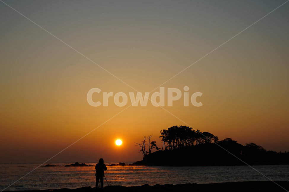 일출,해돋이,여명,바다,동해,풍경,새벽빛,태양,자연,풍경,nature,landscape,사람,인물,인간,human,person,인물실루엣,사람실루엣,character silhouette,human silhouette,outdoors,옥외,red sky,붉은 하늘,dusk,황혼,dawn,새벽,sky,하늘,sunset,일몰