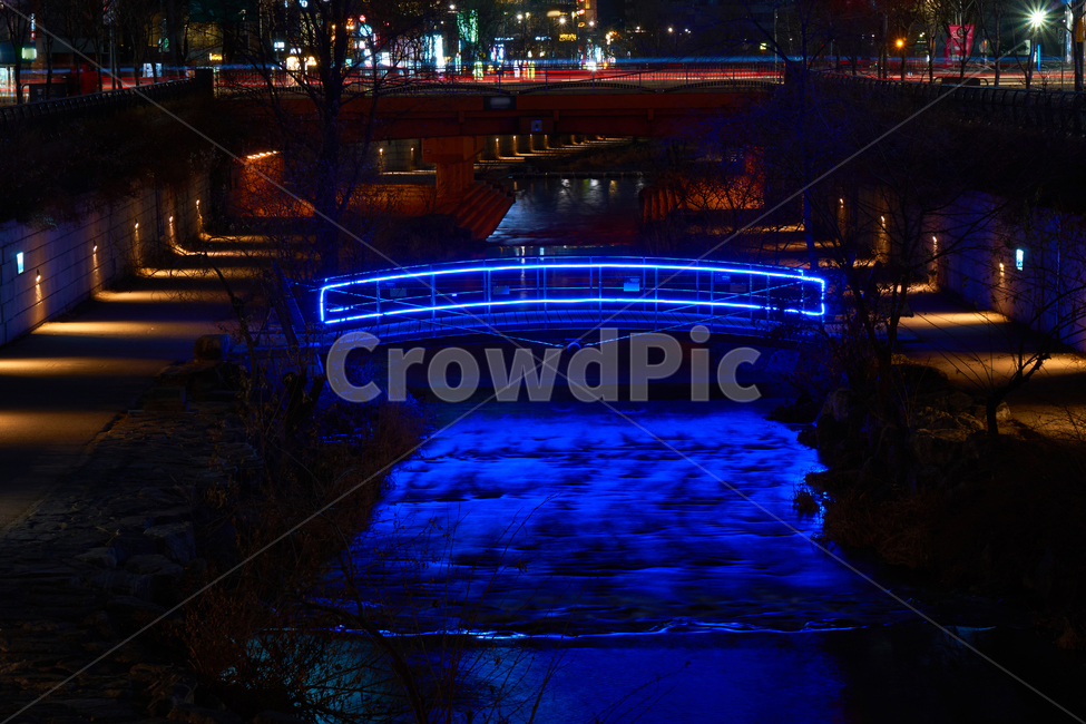 청계천,야경,개천,재개발,서울,korea,seoul,nightlight,도시,도심,하천,건물,건축,다리,city,building,야경,밤,풍경,nightscape,night,landscape,건축물,건물외관,exterior,building,structure,architecture,construction