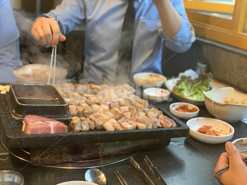 삼겹살,목살,불판,고기,야식,회식,교복,음식,식재료,요리,food,cook,meal,dishes,food reserves,육류,고기,meat,한식,한국음식,한국요리,korean food,korean dishes,korean meal,korean cook