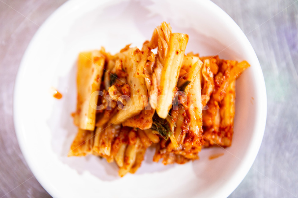 kimchi,redpepper,발효음식,koreancabbage,fermentedfood,spicy,verticalphotography,김치,한국전통음식