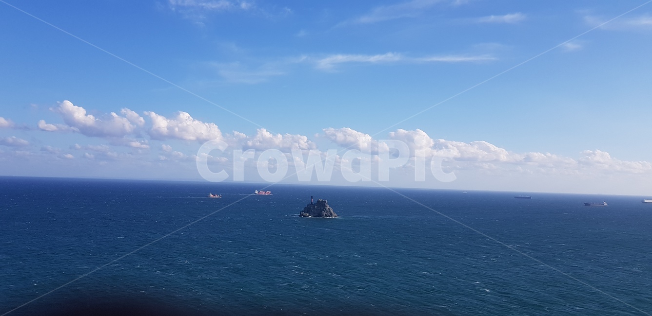 바다,구름,바위섬,배,수평선,풍경,자연,풍경,nature,landscape,land,땅,outdoors,옥외,water,물,sea,ocean,대양,shoreline,해안선,coast,연안