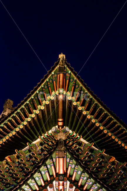 경복궁,처마밑,광화문,야경,서울,고궁,감성,한국,전통,야경,밤,풍경,nightscape,night,landscape,한국전통,한국문화,korean traditional,korean culture,건축물,건물외관,exterior,building,structure,architecture,construction,pagoda,탑,shrine,신사,건물,worship,예배