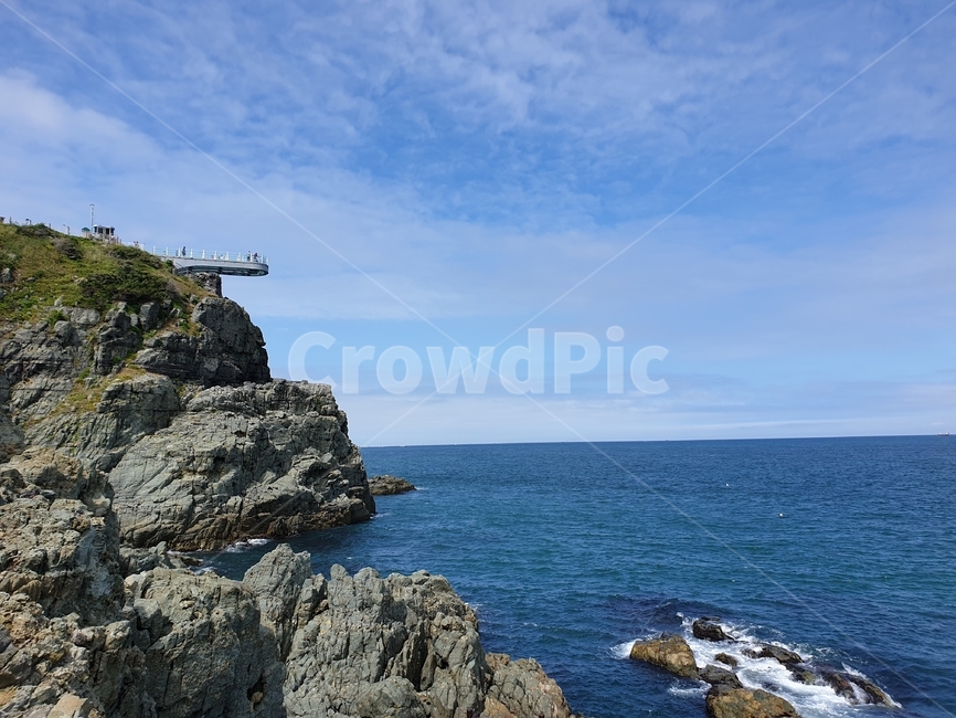 promontory,곶,outdoors,옥외,낭떠러지,cliff,바다,ocean,섬,하늘,blue,배경,자연,nature,하늘하늘,푸른,푸르른,파란,평화