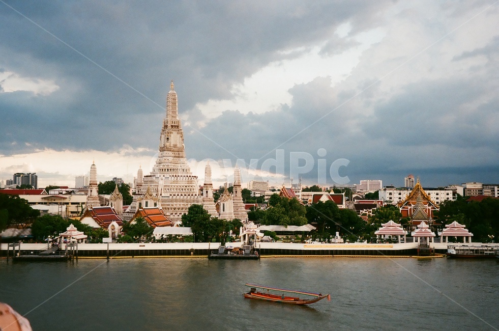 태국,thailand,film,analog,필름,감성,왓아룬,도시,풍경,city,landscape,랜드마크,landmark,tourist attraction,해외,외국,세계,foreign,oversea,world,세계도시풍경,해외도시풍경,외국도시풍경,world cityscape,세계랜드마크,해외랜드마크,외국랜드마크,world landmark,world tourist attraction,architecture,건축물,tower,탑,steeple,뾰족한 탑,spire,첨탑,building,건물