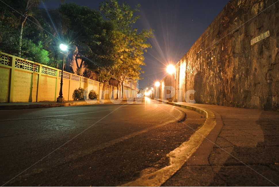 필리핀,뒷골목,도로,마닐라,밤거리,조용한,한적한,저녁,야경,밤,풍경,nightscape,night,landscape,골목길,alley,walkway,보도,path,통로,asphalt,아스팔트