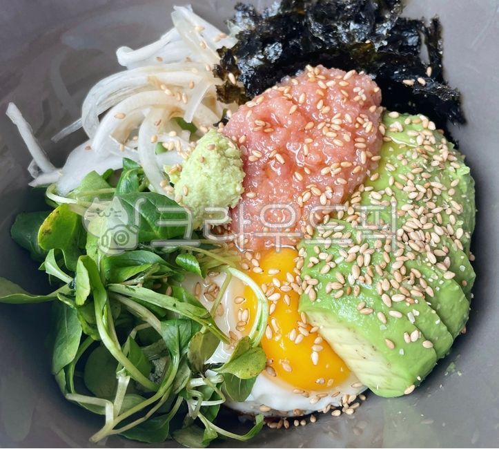 fried egg,wasabi,salted pollack roe,lowsalt salted pollack roe,egg,softboiled,onion,lowsalt pollack roe,ingredients,cooking,sunny side up,Pollack roe avocado rice bowl,rice bowl,avocado,raw wasabi,cook,seaweed,fried,food,meal,sesame seeds,dish,mukbang