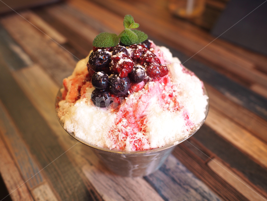 blueberry,블루베리,fruit,과일,food,음식,빙수,과일빙수,iceflakes,라즈베리,raspberry,여름,계절,summer,season,음식,식재료,요리,food,cook,meal,dishes,food reserves,디저트,간식,후식,dessert,snack