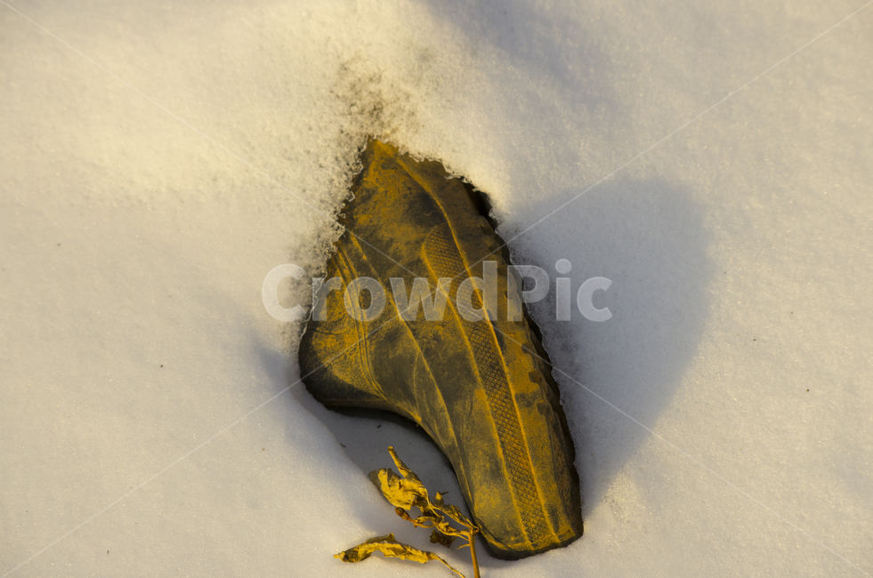 장화,눈,흰눈,겨울,추위,고무장화,boots,scene,view,feeling,emotion,nature,landscape,rubber,black,snow,ice,winter,cold,풍경,감정,감성,자연,계절,쓰레기,신발,눈속,하얀눈,접사,매크로,클로즈업,확대