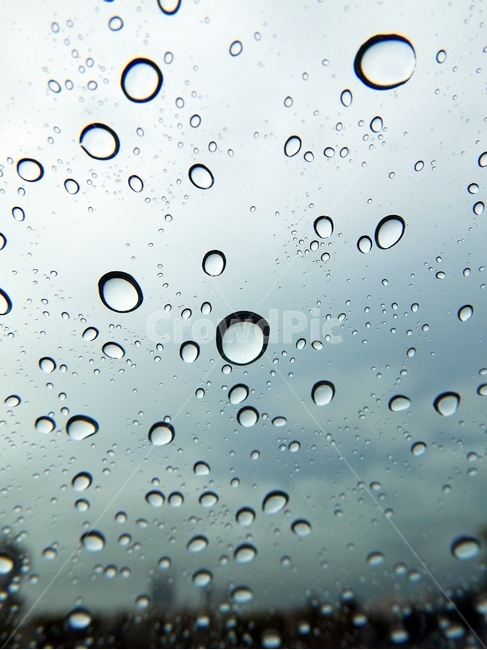 비,빗방울,물방울,빗물,유리,background,rain,바탕,배경,백그라운드,봄비,이슬비,보슬비,장마,흐림,흐린날,유리창,유리표면,바깥,회색,축축한,촉촉,패턴,질감,감성적,감성,생각,비오는날,방울방울,맺히다,흘러내리다,반투명,투명,습기,자연,한방울,나무,건물,하늘,구름,차창,실내,추상적,비,비오는날,rain,rainy