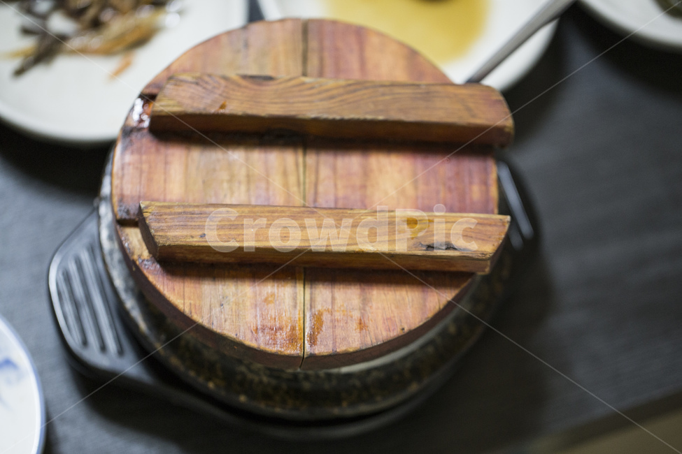 돌솥밥,돌솥,솥,밥,쌀밥,누룽지,음식,음식,식재료,요리,food,cook,meal,dishes,food reserves
