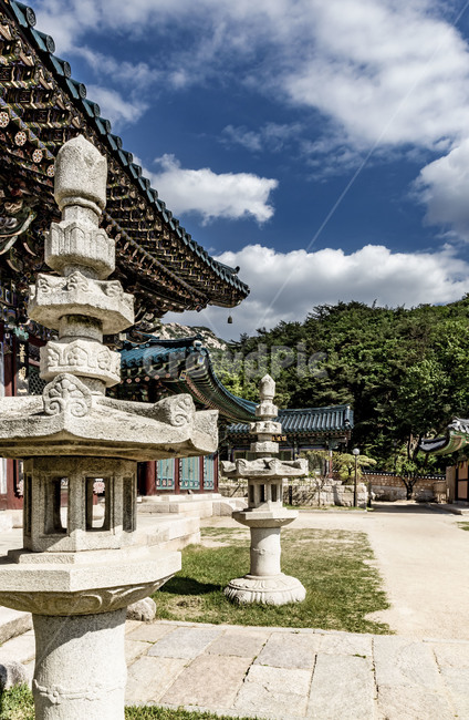 진관사,문화재,관광지,단청,전통건축,하늘,사찰,고찰,석탑,석등,석조물,한국전통,한국문화,korean traditional,korean culture