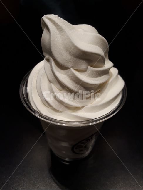 소프트아이스크림,디저트,아이스크림,여름,음식,dessert,softicecream,food,시원한,맛,teaste,흰색,검정,음식,식재료,요리,food,cook,meal,dishes,food reserves,디저트,간식,후식,dessert,snack