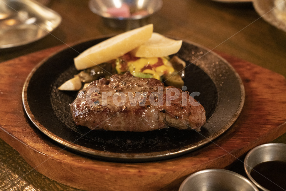 스테이크,steak,소고기,쇠고기,송아지고기,양식,음식,식재료,요리,food,cook,meal,dishes,food reserves,육류,고기,meat,양식,서양음식,서양요리,western food,western dishes,western meal,western cook
