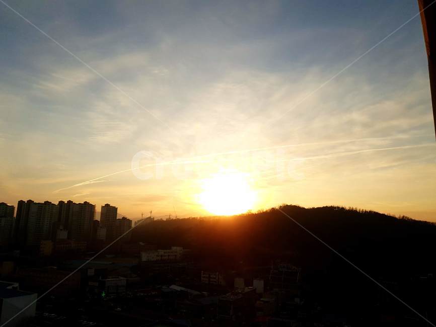 일출,일몰,하늘,구름,석양,sun,sky,cloud,신비로운,장엄한,멋진,노을,자연,햇살,자연,풍경,nature,landscape,light,빛,flare,플레어,outdoors,옥외,sunlight,햇빛