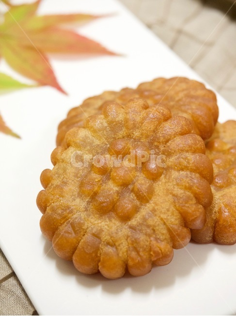 약과,단풍잎,한국음식,식품,한식,한국문화,음식,한국,배경,음식문화,웰빙,문화,아시아,아시아음식,접시,전통,설날,추석,젓가락,추석음식,설날음식,명절,명절음식,한국과자,전통과자,과자,한국전통과자,한과,쌀과자,음식,식재료,요리,food,cook,meal,dishes,food reserves,한식,한국음식,한국요리,korean food,korean dishes,korean meal,korean cook,디저트,간식,후식,dessert,snack