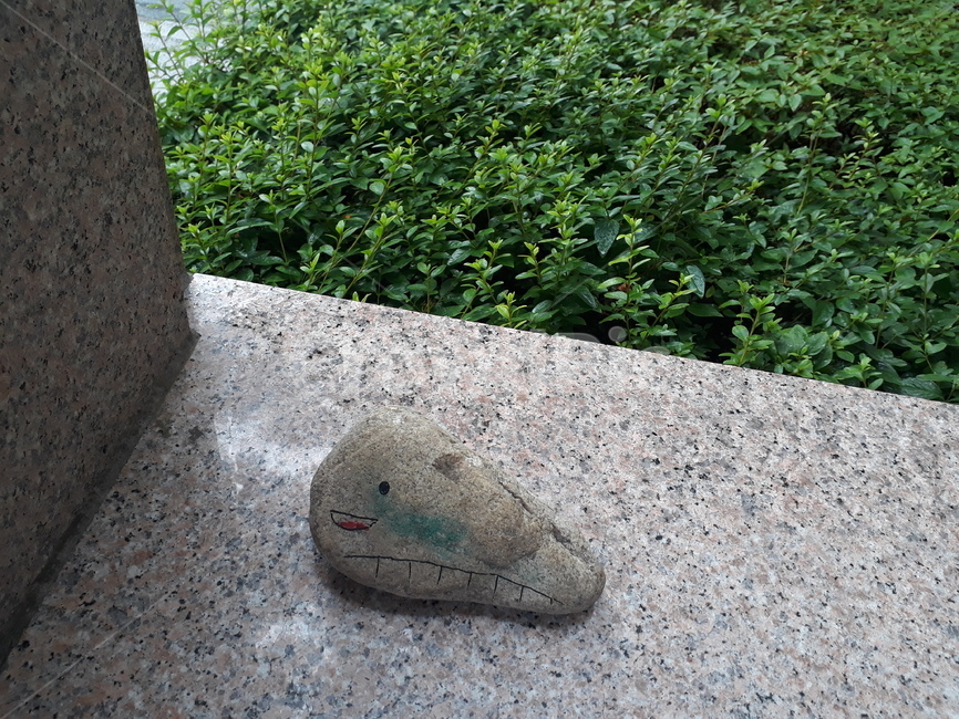 돌멩이,돌,풀,낙서,green,stone,smile,표정,웃음,그림,grass,graffiti,face,cheek
