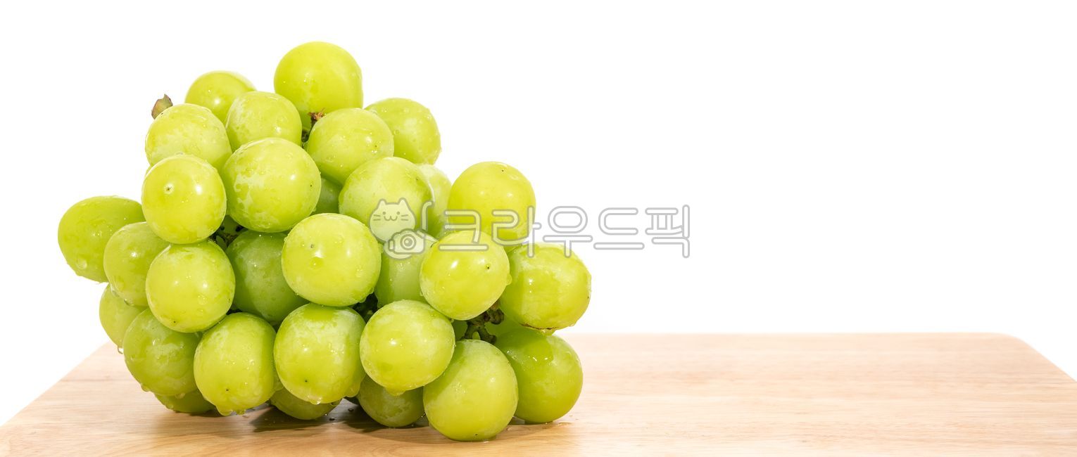 Fresh,Nukki,fruit,white background,No people,inside,fruits,green grape,copy space,ingredients,organic,close up,green,Fruit,bunch of grapes,health,food ingredients,grape,cooking ingredients,food,Shine Muscat,dessert,Shine Musket,autumn,fresh